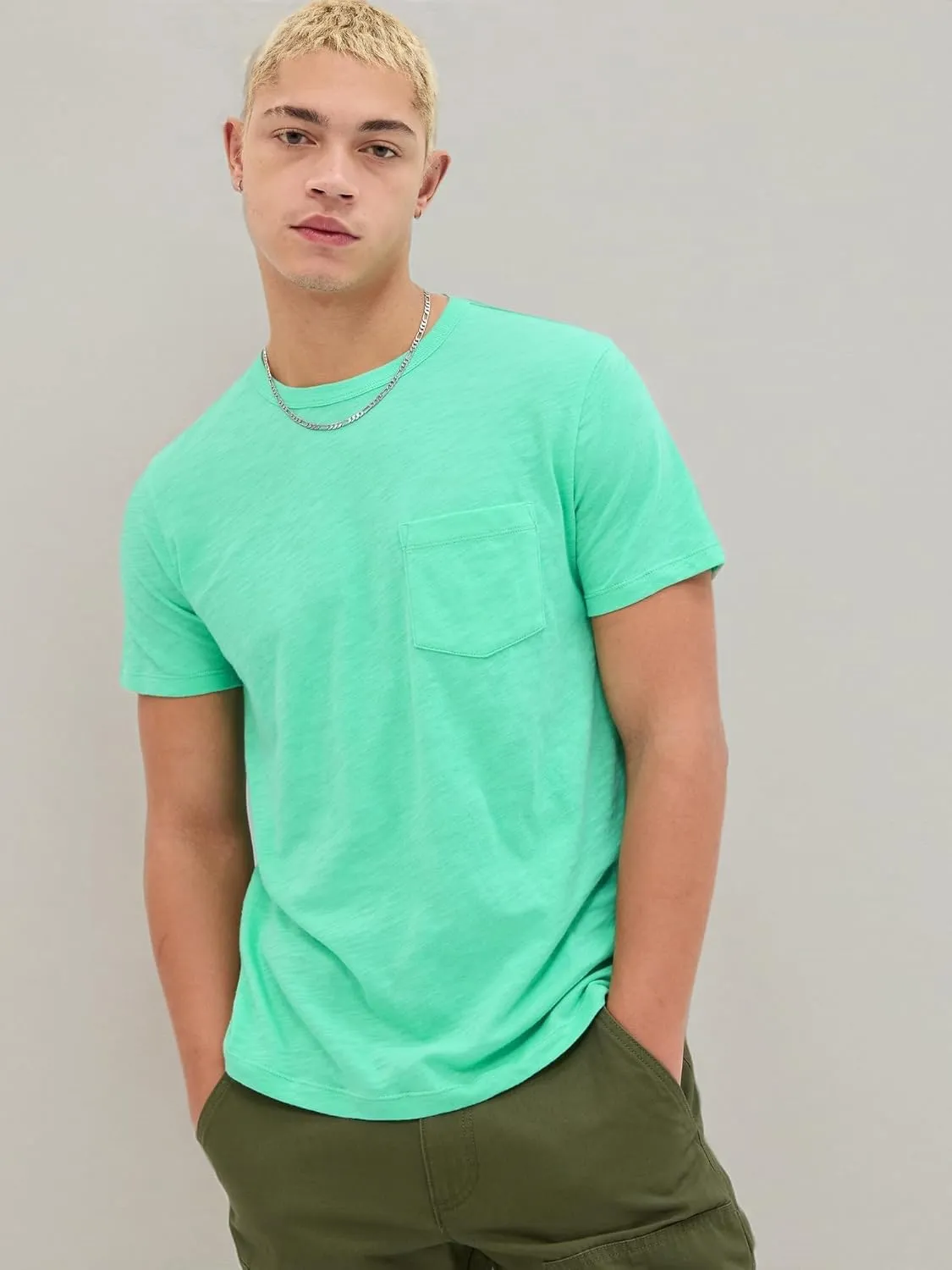 GAP Men's Lived in Pocket Crew T-Shirt
