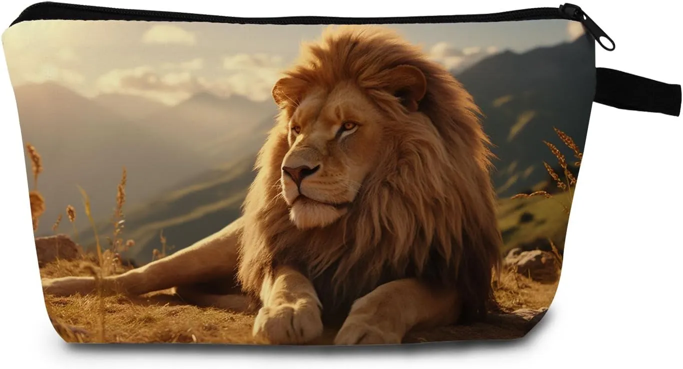 Majestic Lion Print Cosmetic Bag Regal Holiday & Birthday Gift Idea Travel Makeup Organizer with Zipper Stylish Toiletry Pouch for Adults