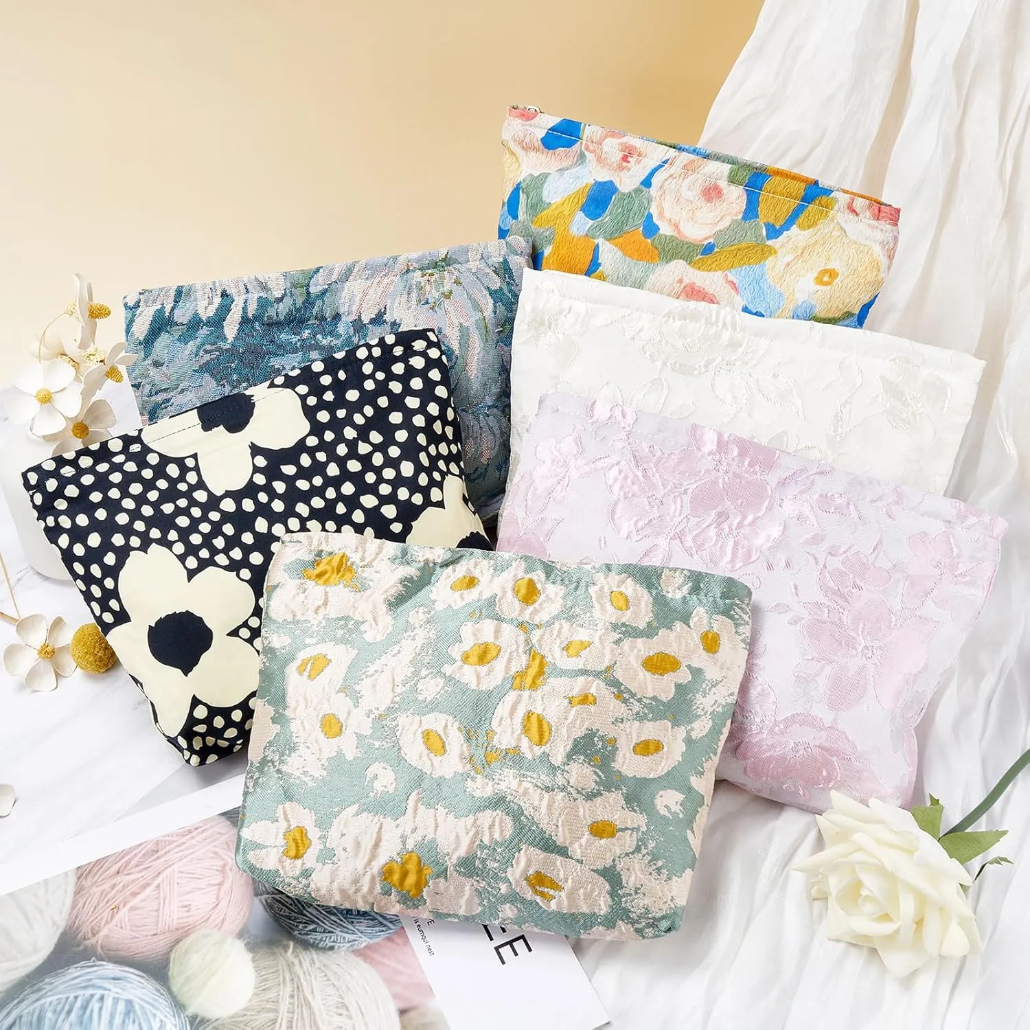 WOZEAH Floral Makeup Bag for Purse Small Cosmetic Pouch,Stylish Zipper Make up Pouch Travel Canvas Toiletry Bags(Black Big Flower)